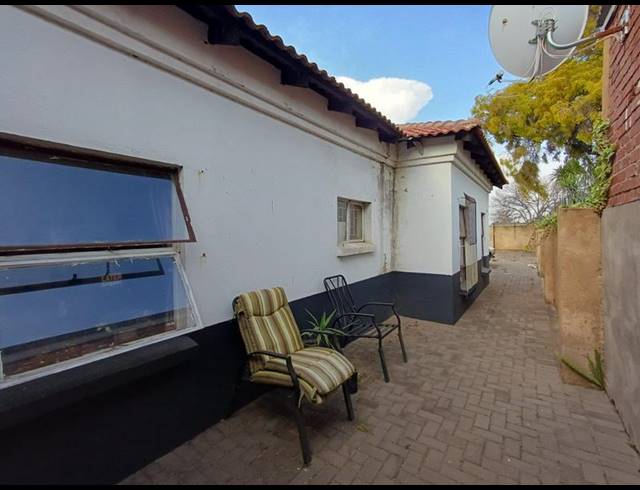 9 BEDROOM HOUSE FOR SALE IN BOOYSENS
